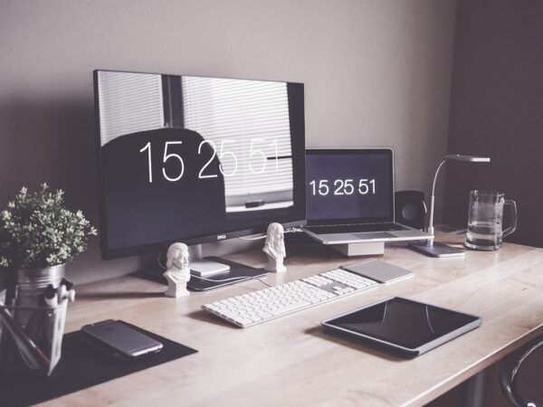 Gaming-Setup mit 10 Monitoren: So geht's